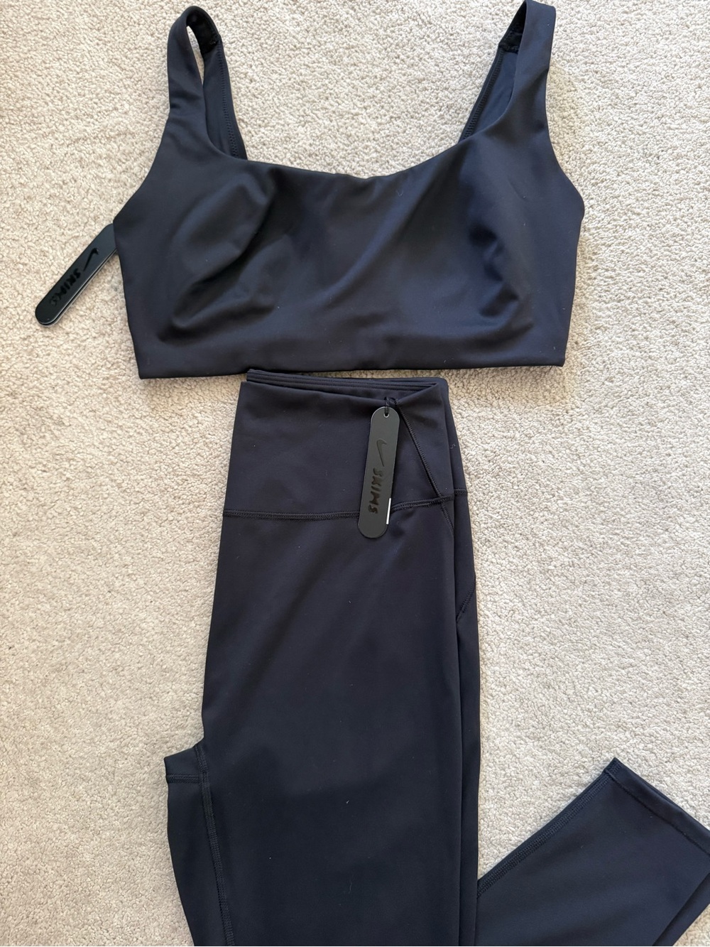 NWT! Nike Skims Matte Legging and Scoop Neck Bra Set Size M - Picture 2 of 6